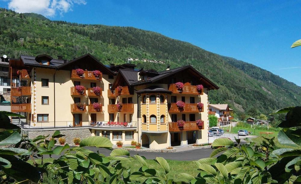 Gaia Residence Hotel Mezzana  Bagian luar foto