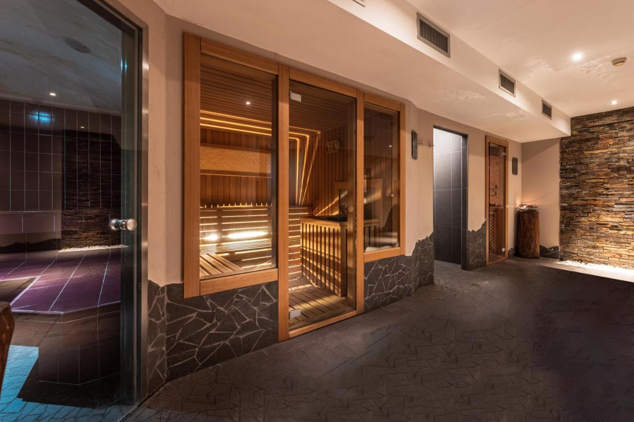 Gaia Residence Hotel Mezzana  Bagian luar foto