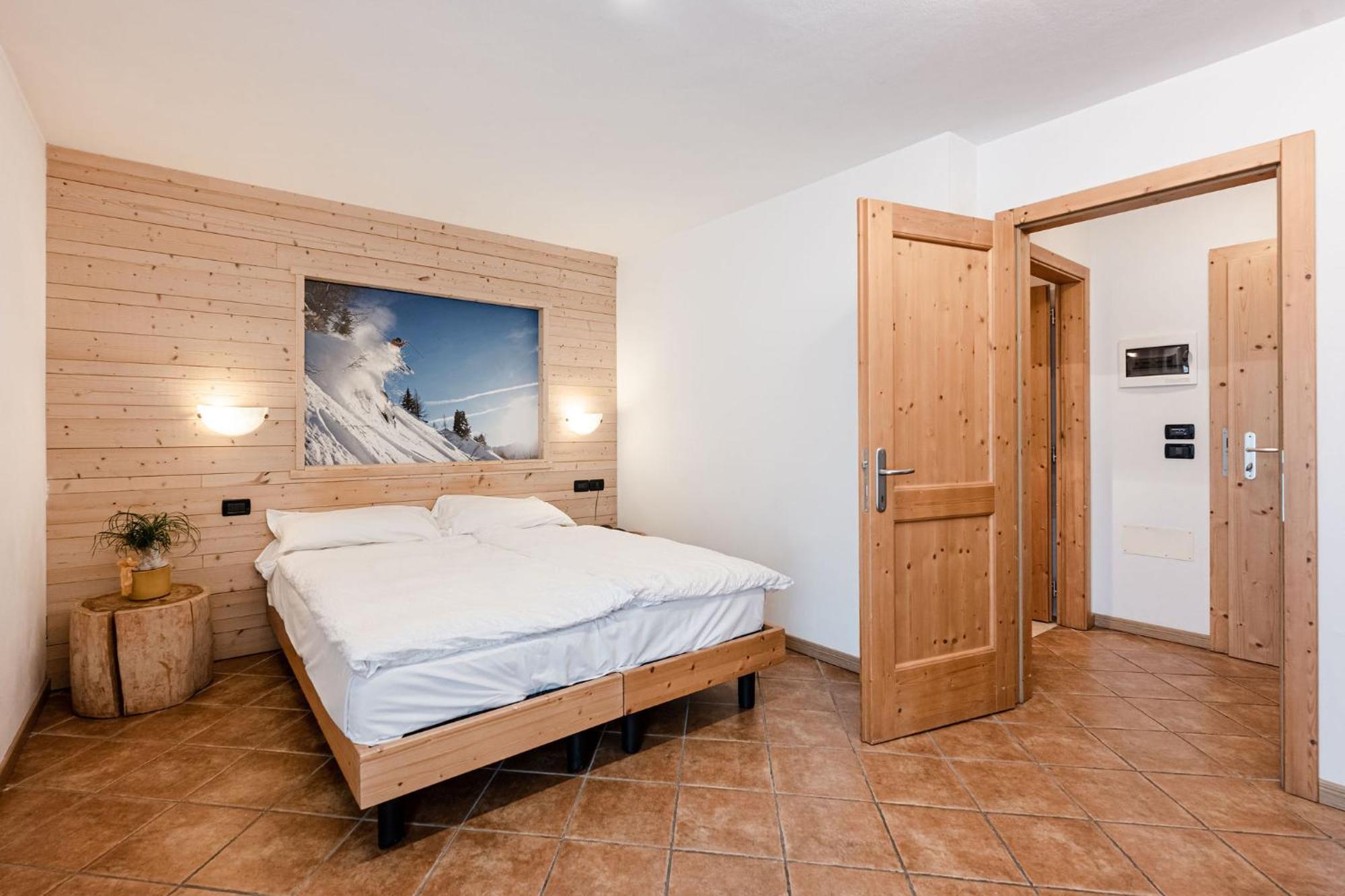 Gaia Residence Hotel Mezzana  Bagian luar foto