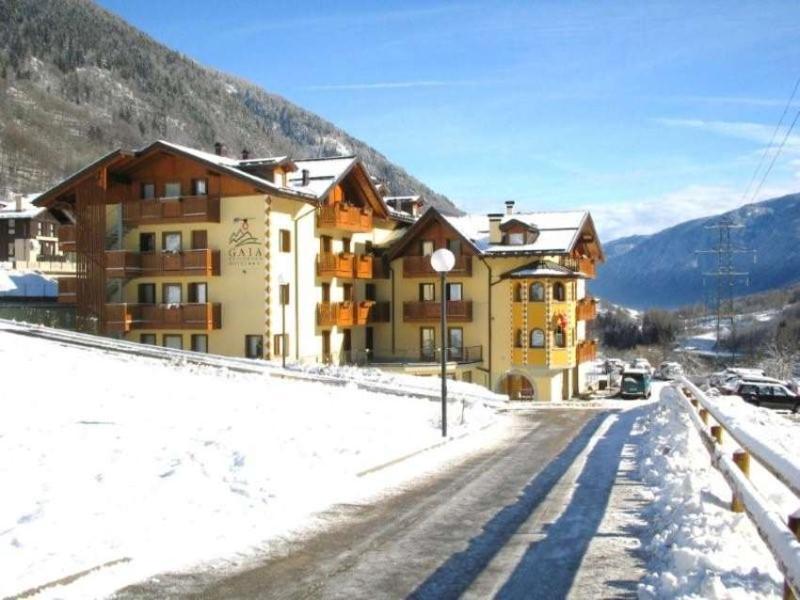 Gaia Residence Hotel Mezzana  Bagian luar foto