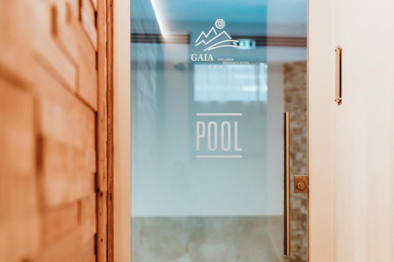 Gaia Residence Hotel Mezzana  Bagian luar foto